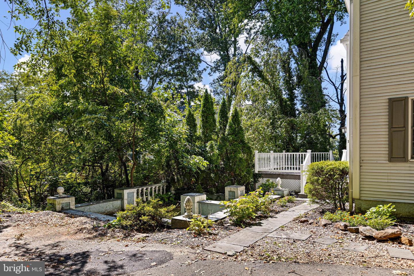 1 Lighthouse Rd Property Photo 3