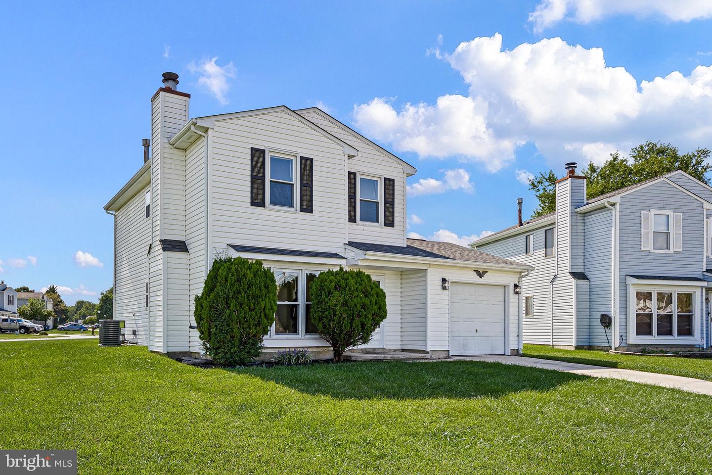 8 BERGEN CT Property Photo 1