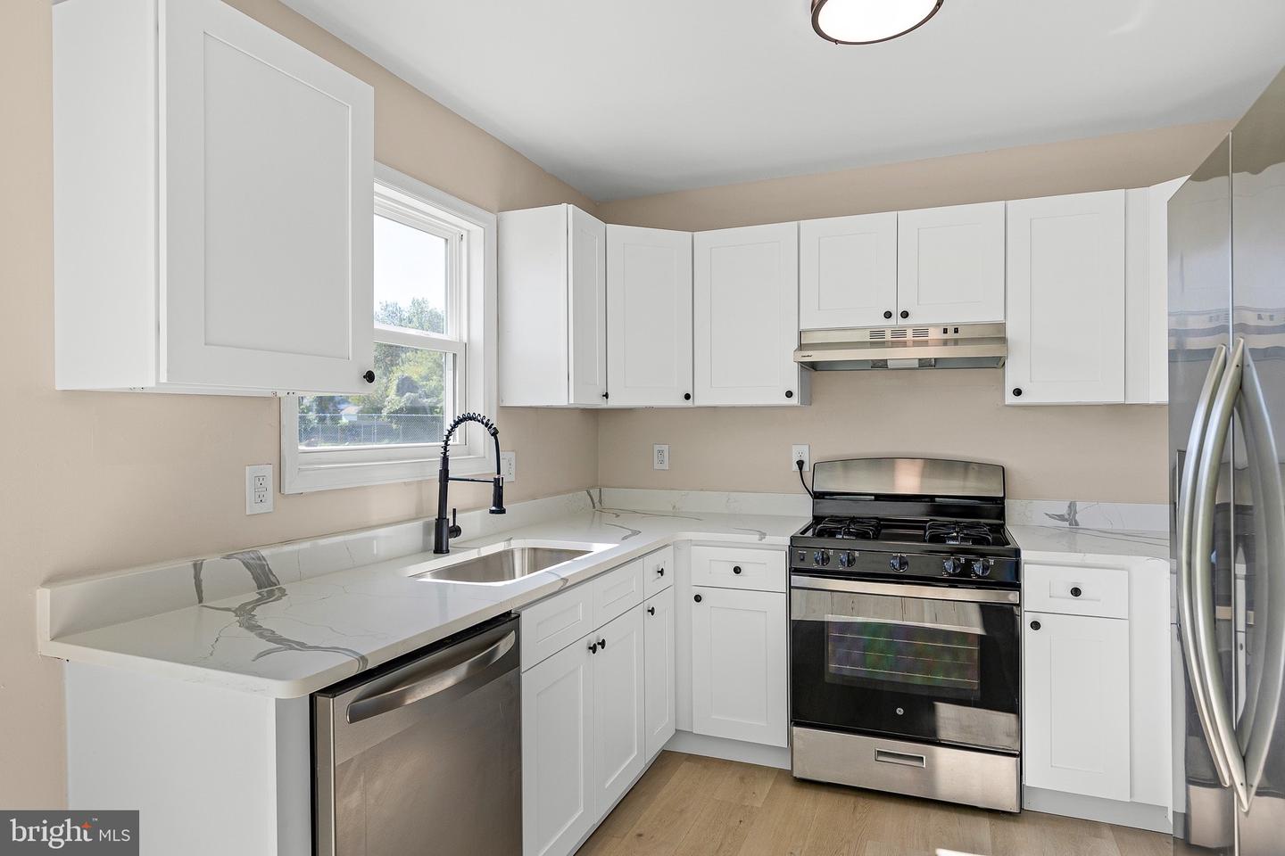 8 Bergen Ct Property Photo 2