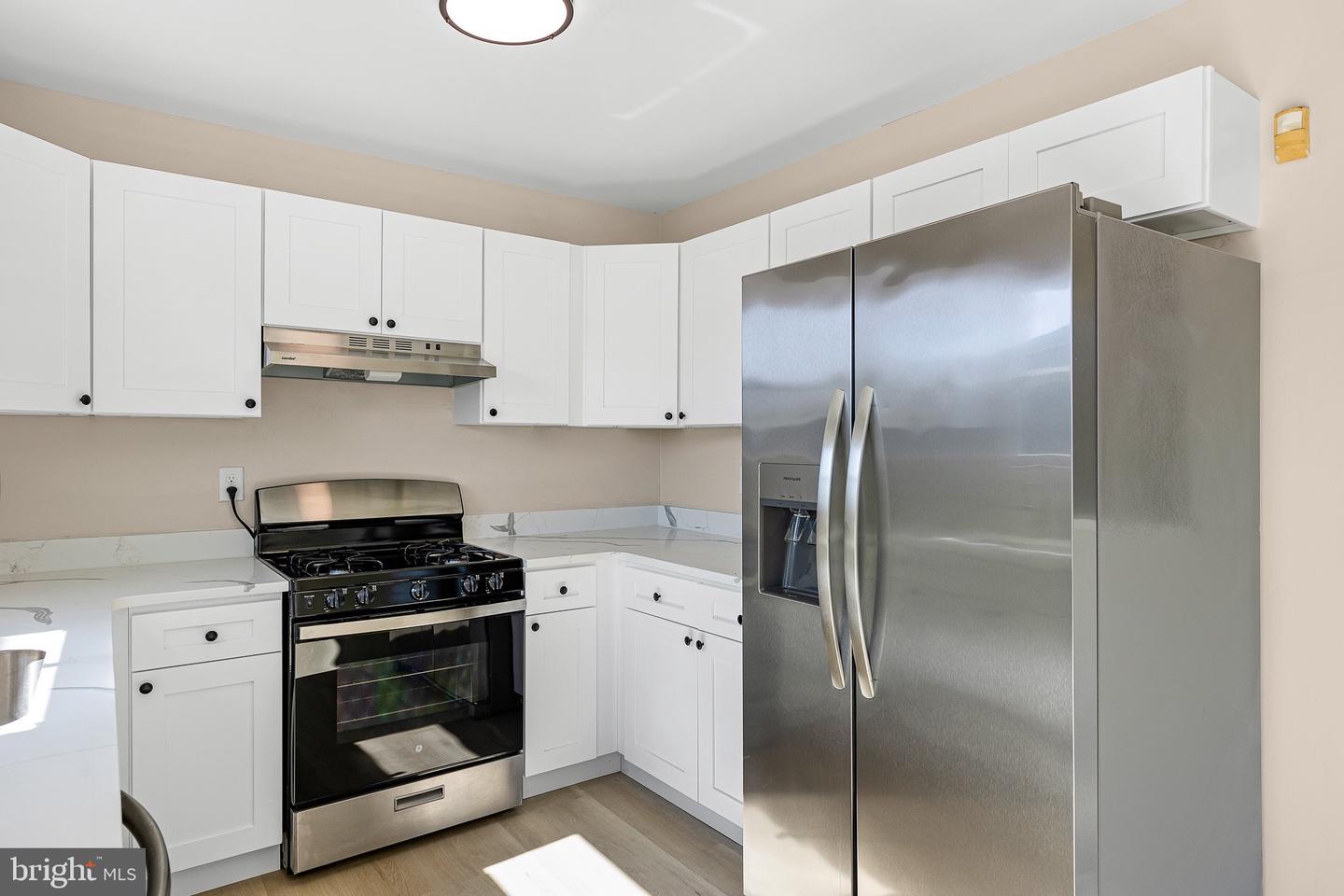 8 Bergen Ct Property Photo 3