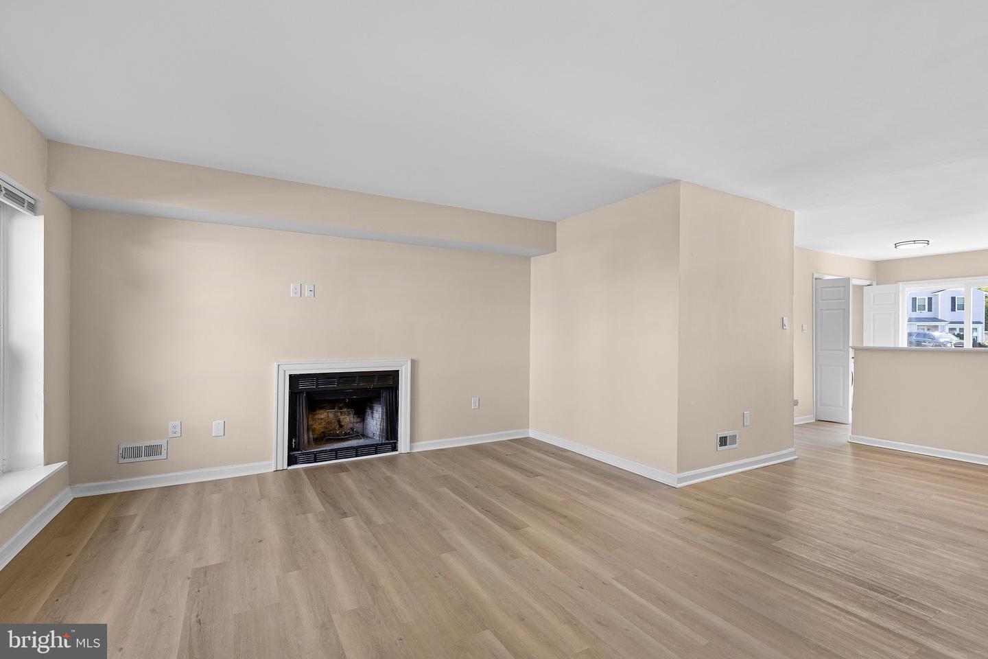 8 Bergen Ct Property Photo 4