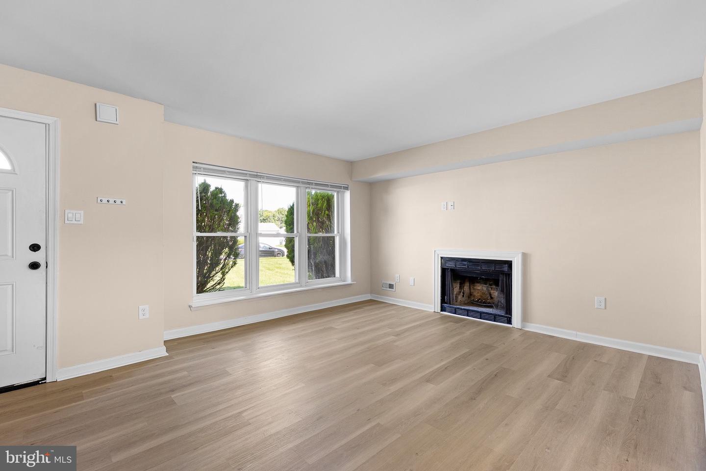 8 Bergen Ct Property Photo 5