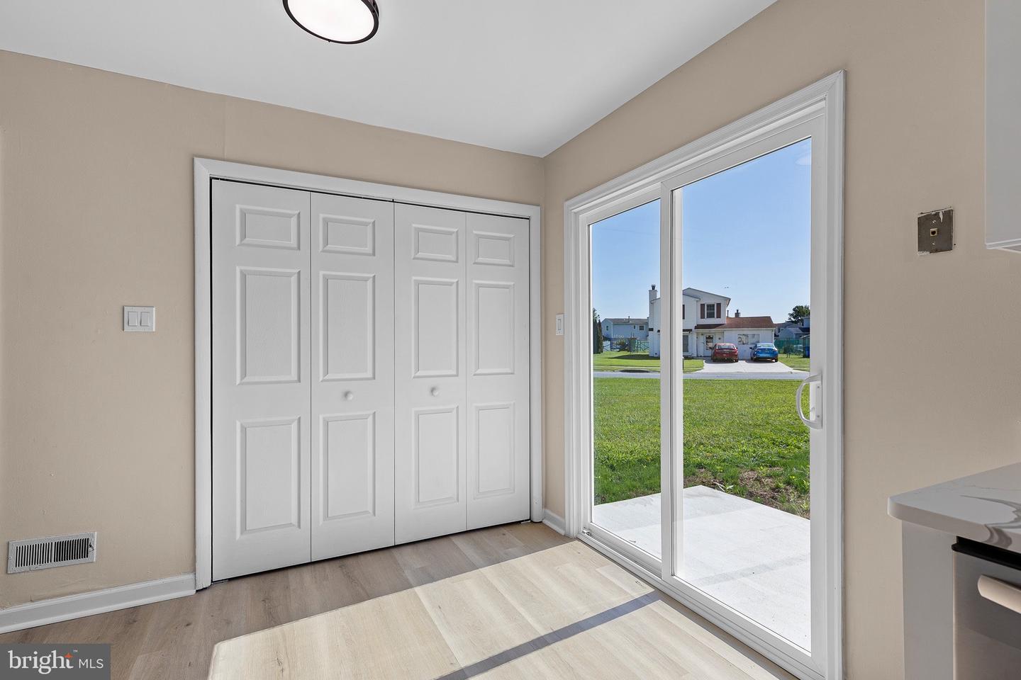 8 Bergen Ct Property Photo 8