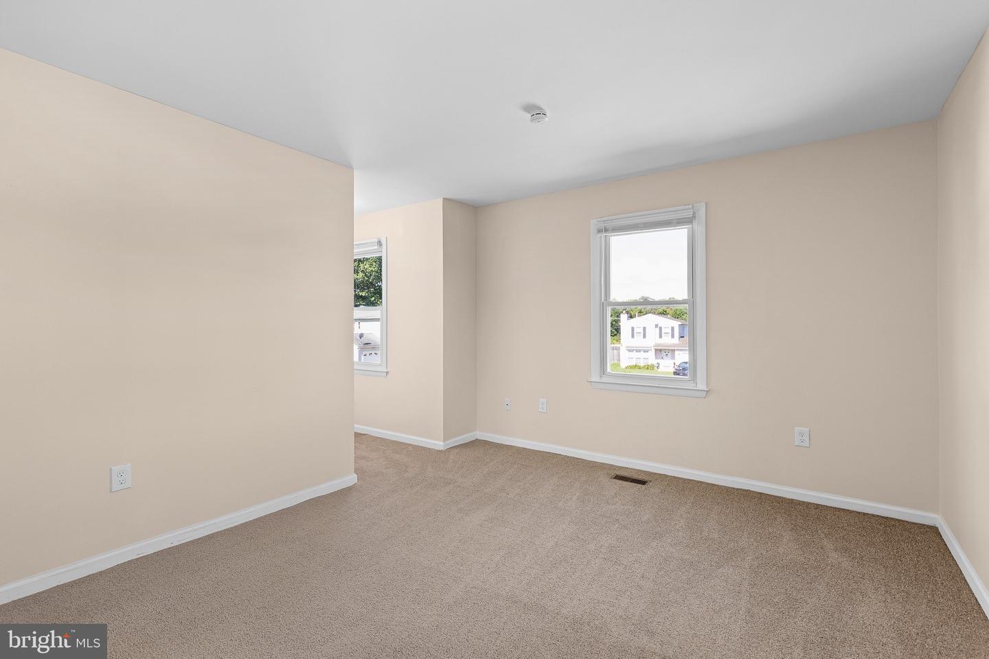 8 Bergen Ct Property Photo 11
