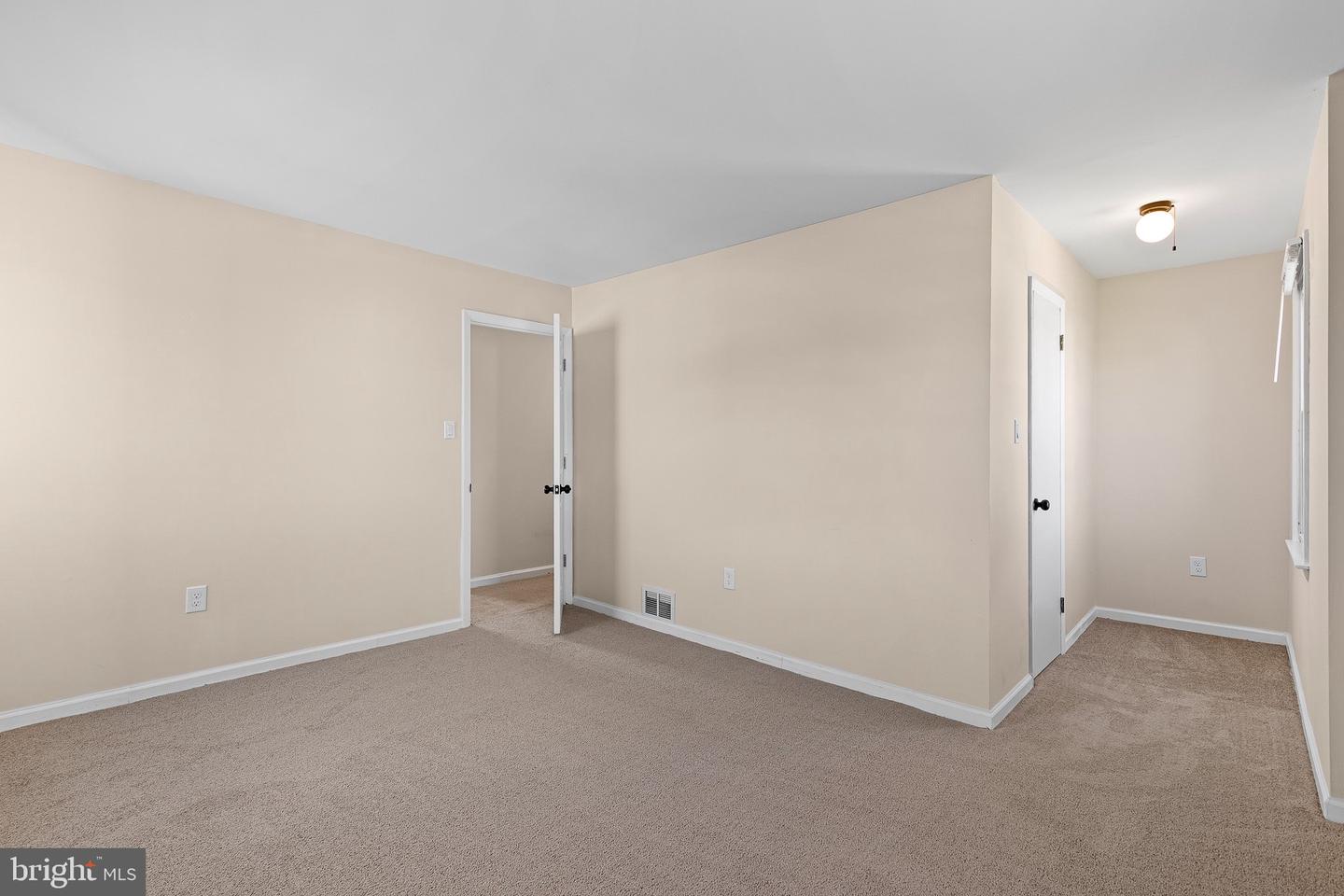 8 Bergen Ct Property Photo 13