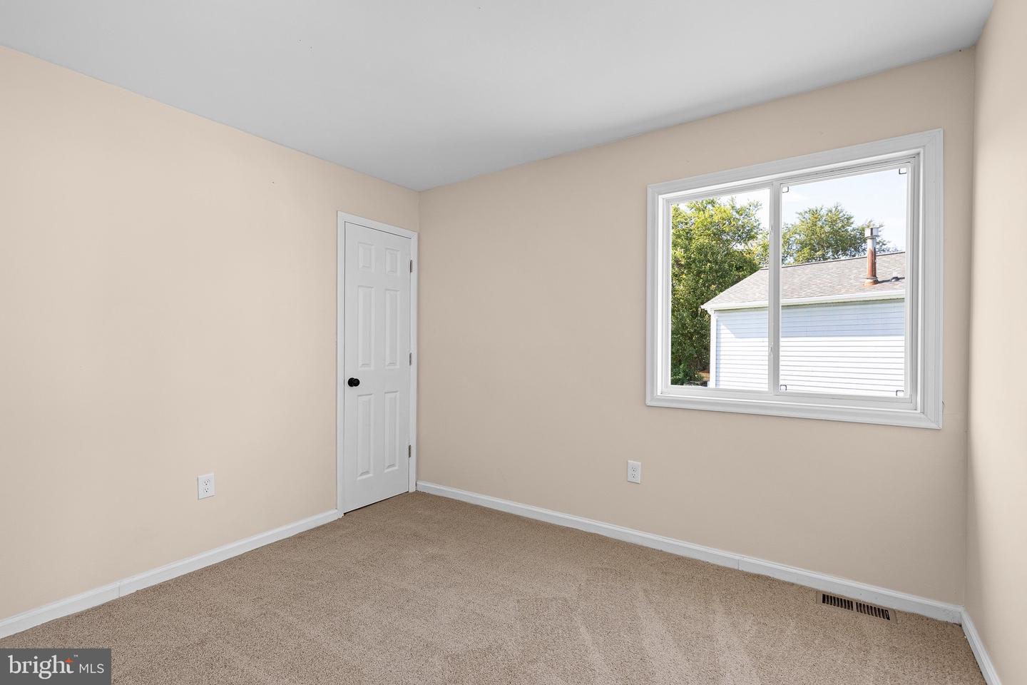 8 Bergen Ct Property Photo 16