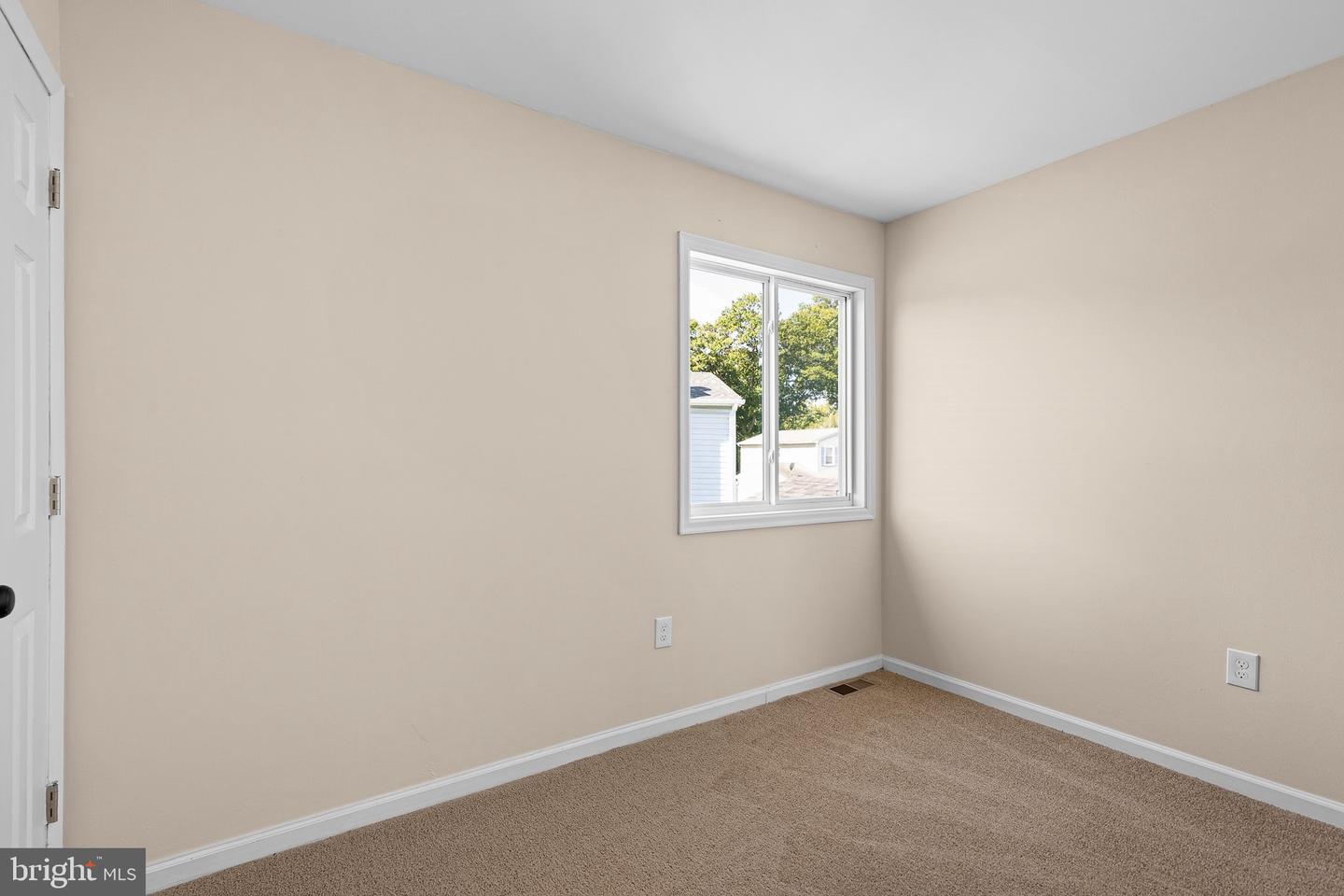 8 Bergen Ct Property Photo 17