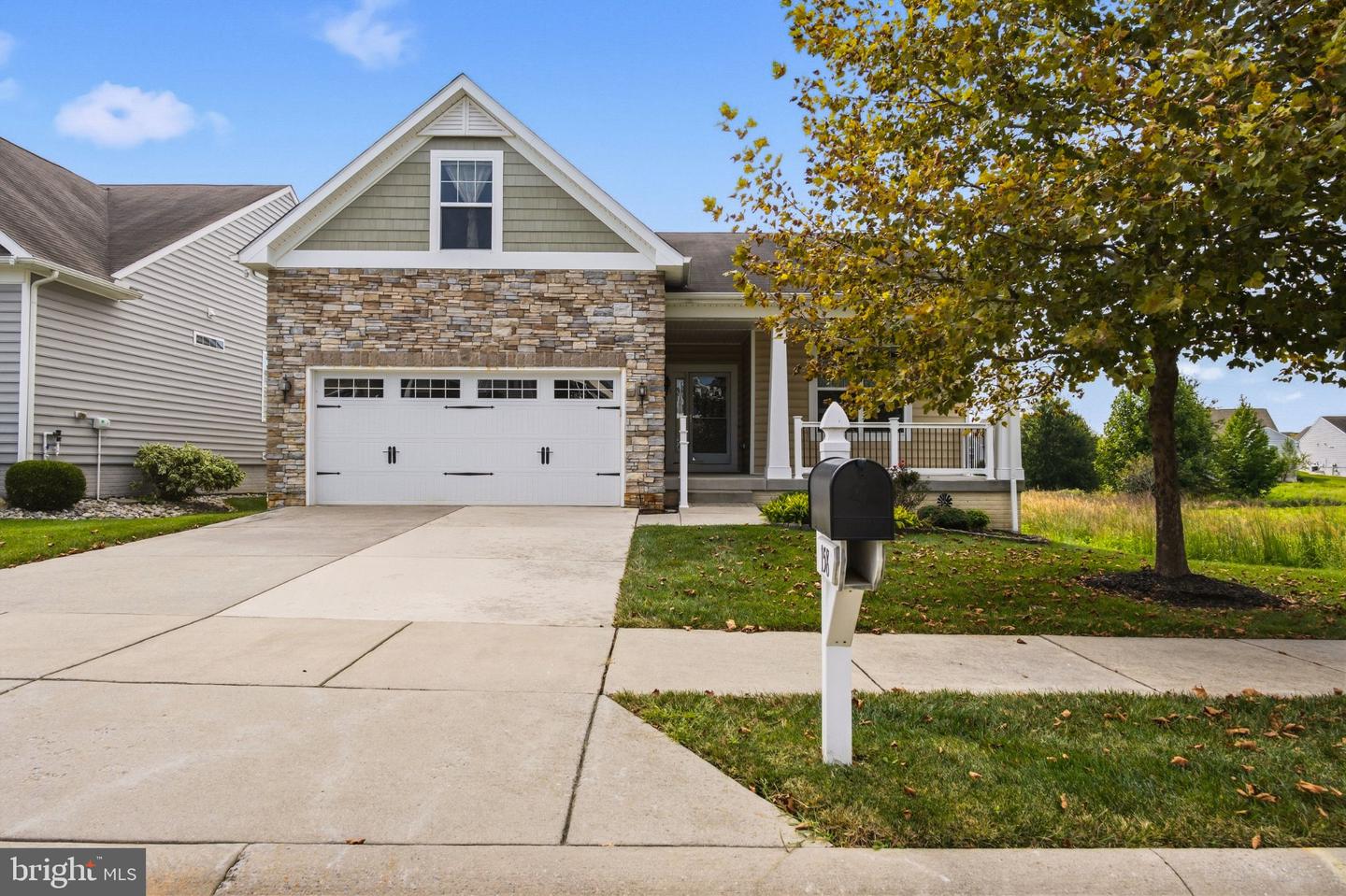 158 SILVER MAPLE RD Property Photo 1