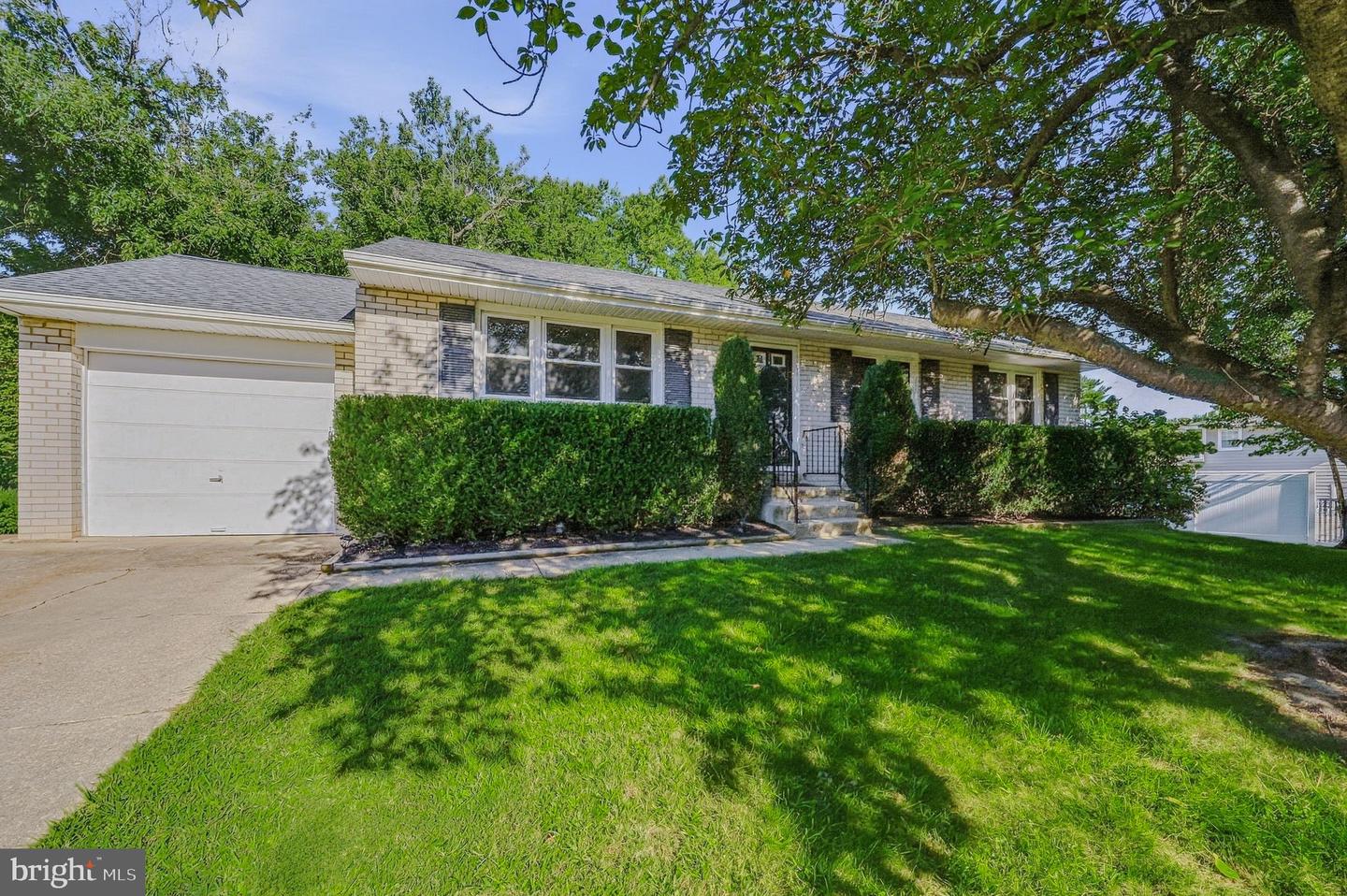 13 Cornwall Dr Property Photo 1