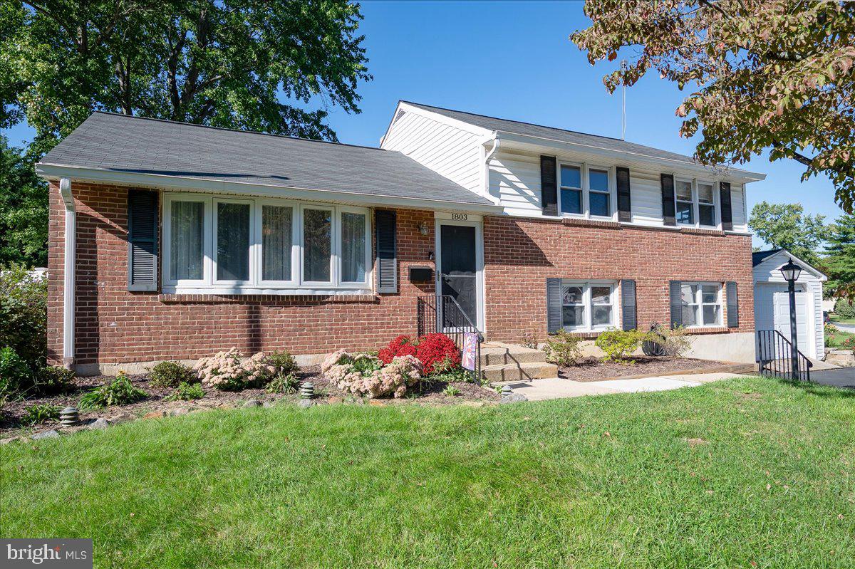 1803 Gravers Ln Property Photo 1