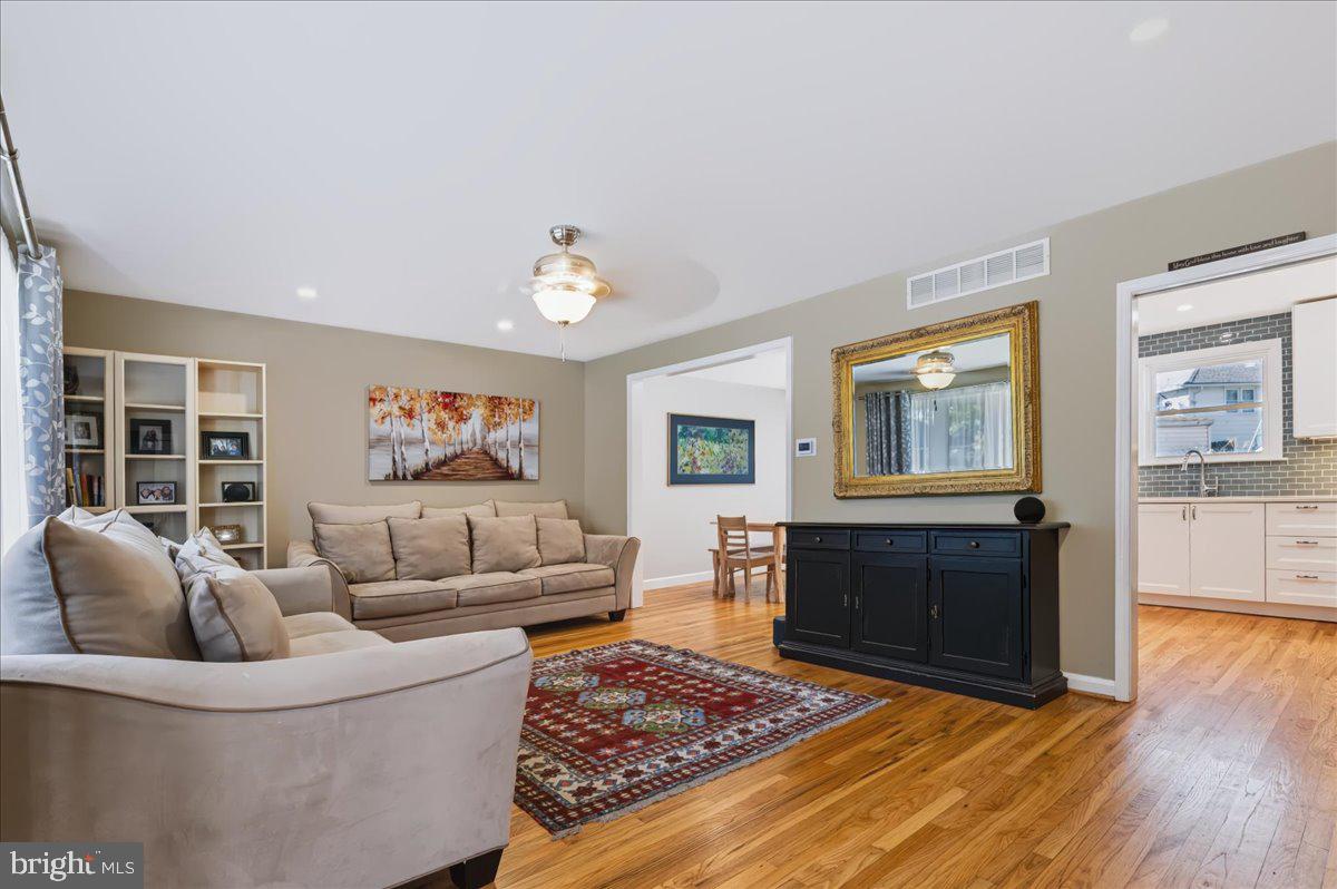 1803 Gravers Ln Property Photo 5