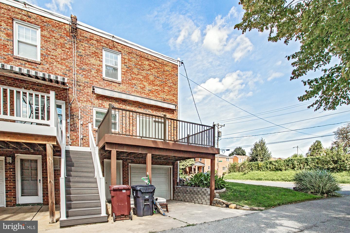 1700 Beech St Property Photo 4