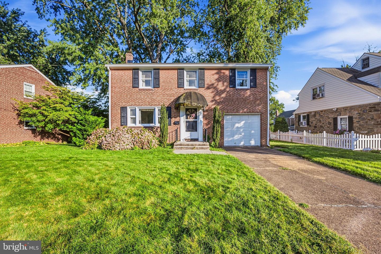 706 WOODSIDE AVE Property Photo 1