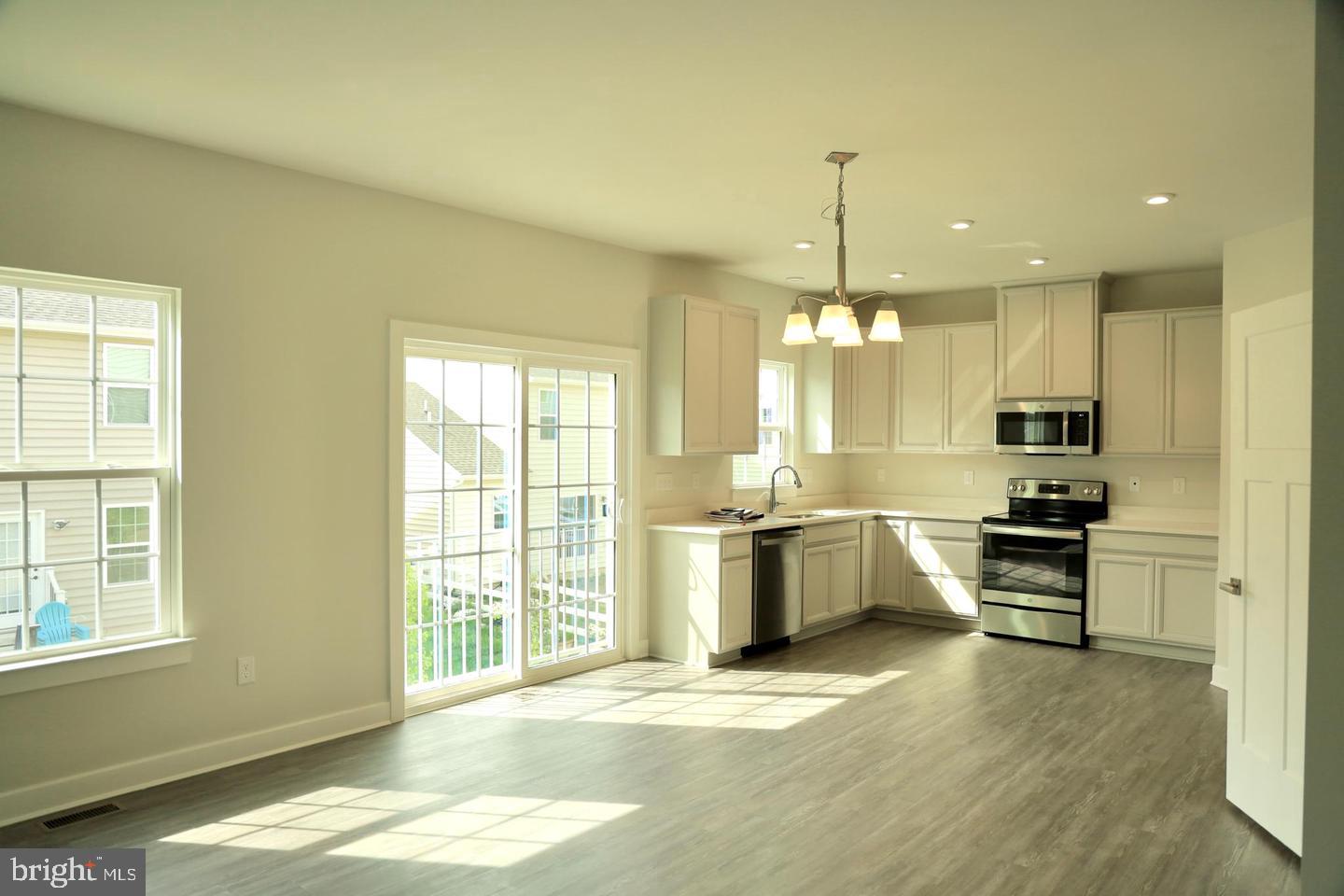 1331 Darling Dr Property Photo 3