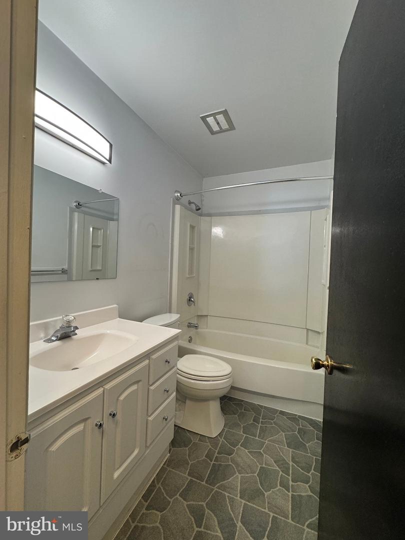 18 Patrick Henry Ct Property Photo 15