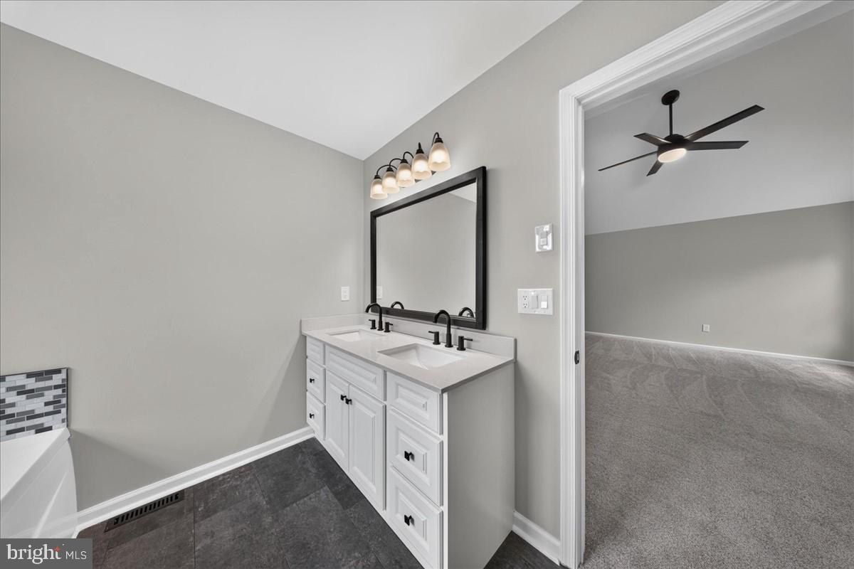 4 Travertine Ct Property Photo 33