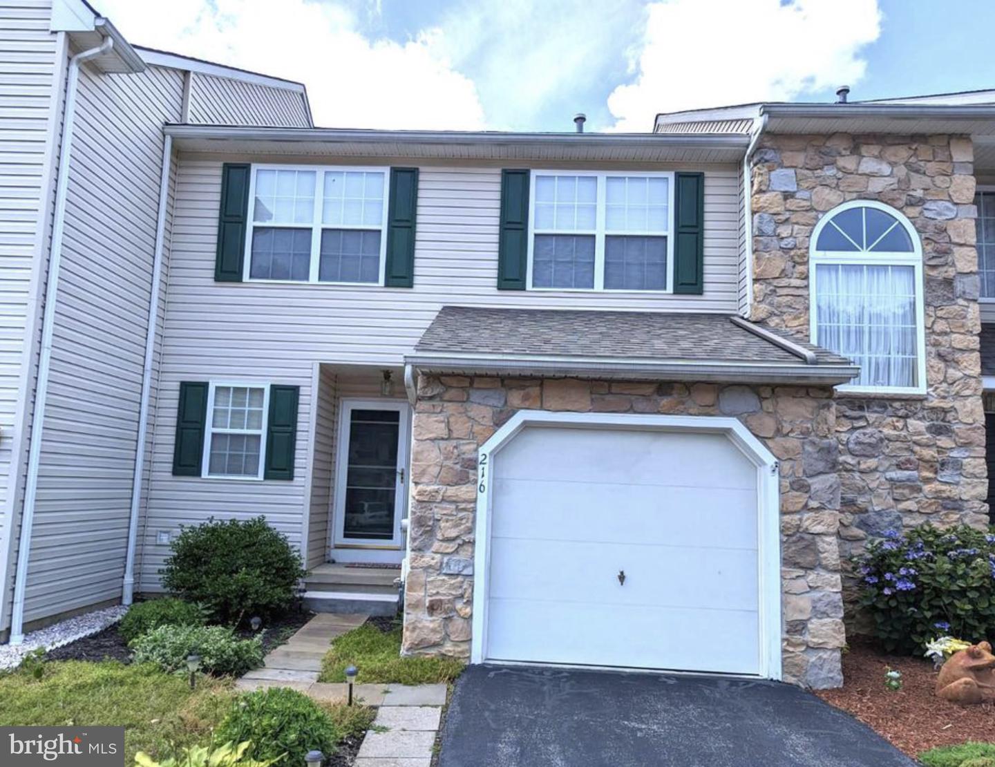 216 Beckington Ct Property Photo 1