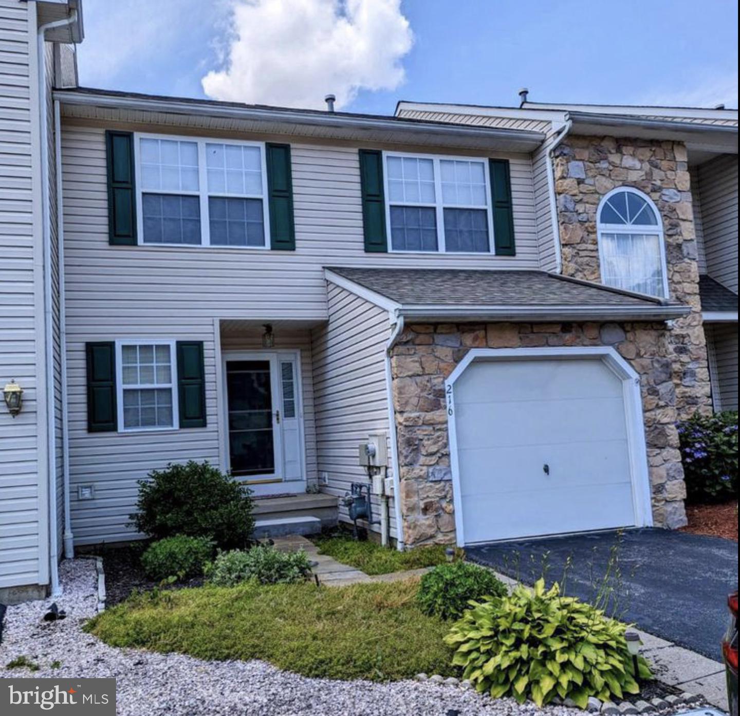 216 Beckington Ct Property Photo 2