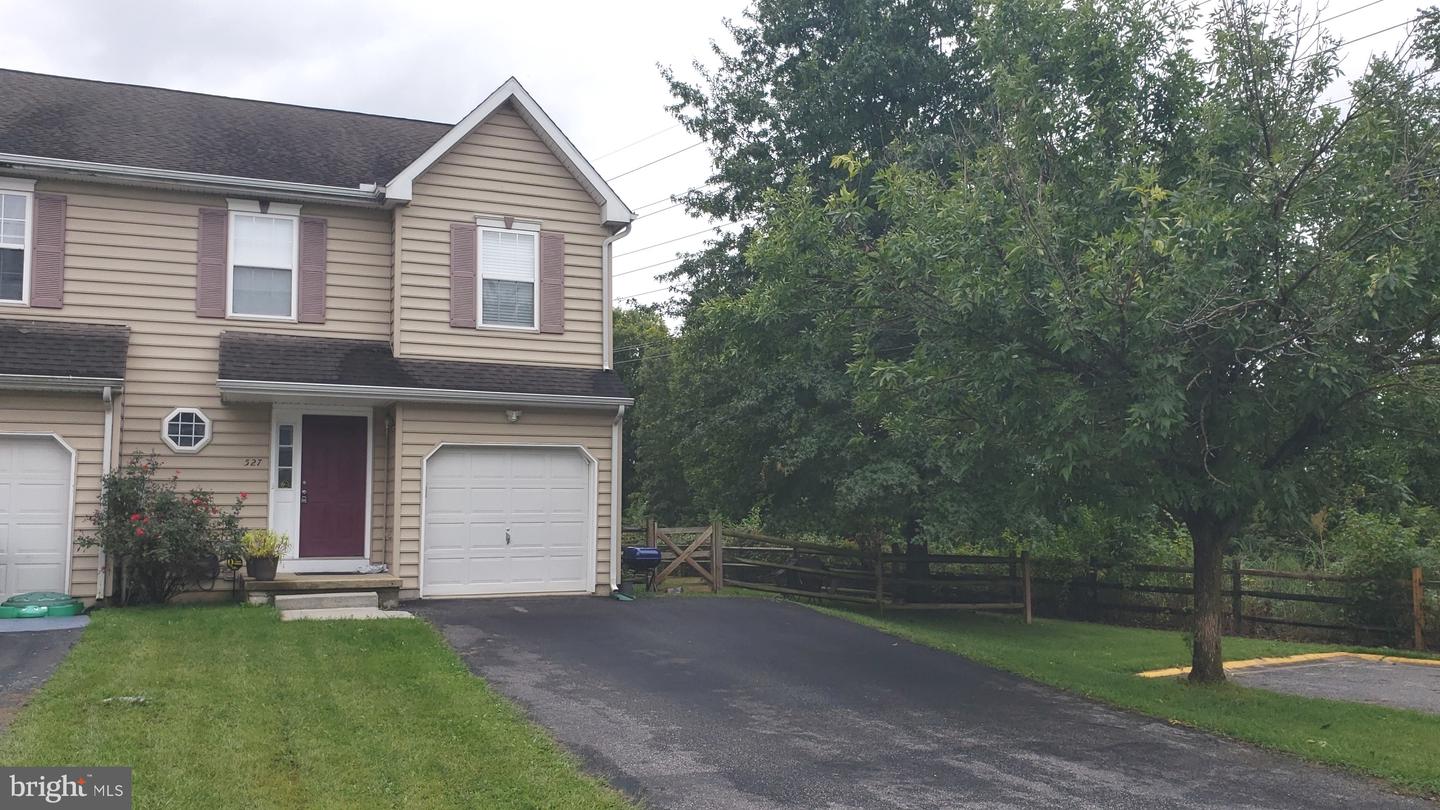 527 Red Bud Ct Property Photo 1