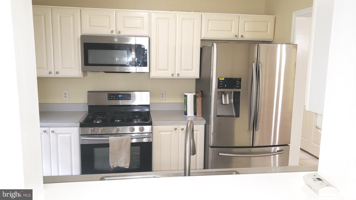 527 Red Bud Ct Property Photo 3
