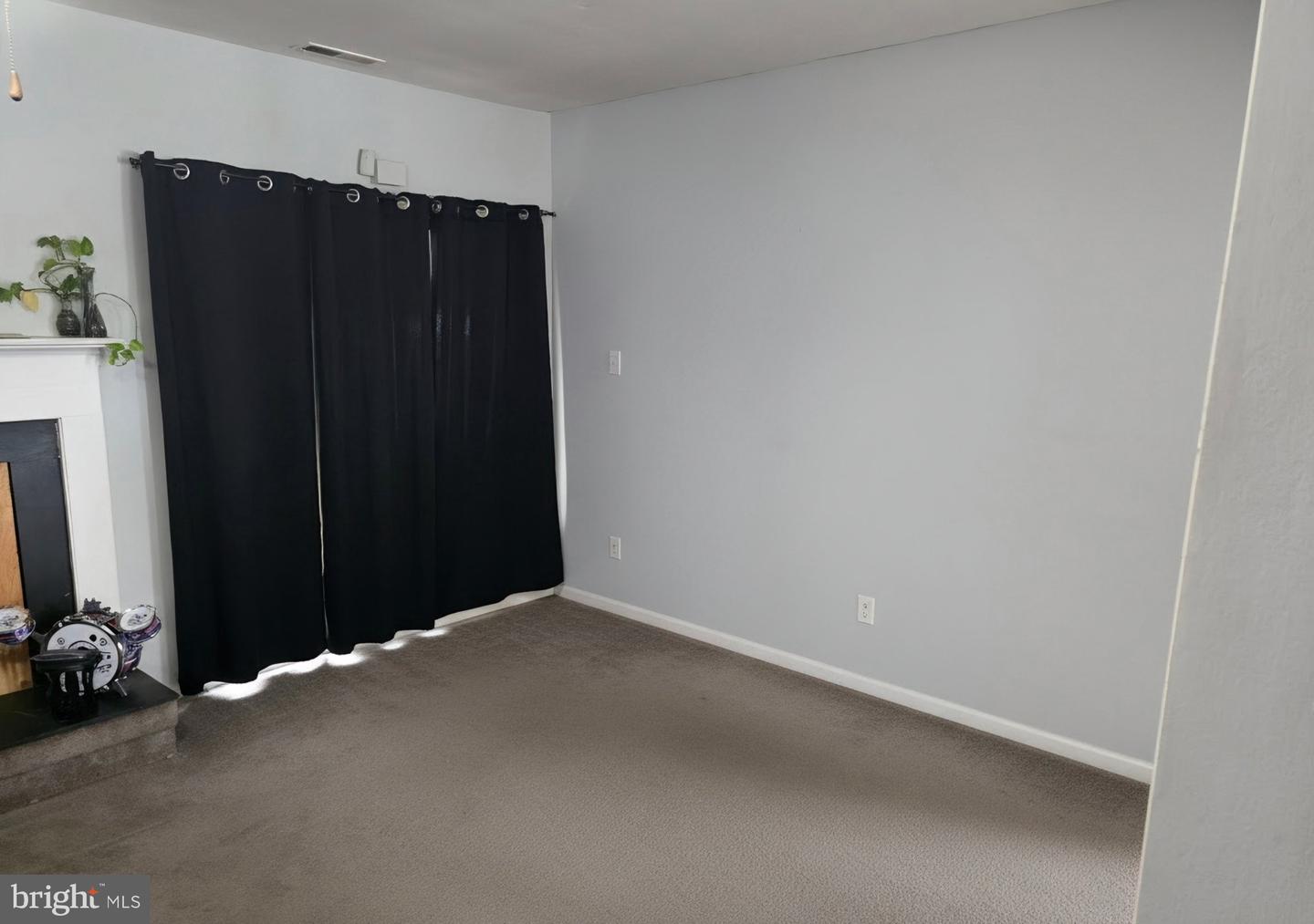 2 Brian Ct Property Photo 3