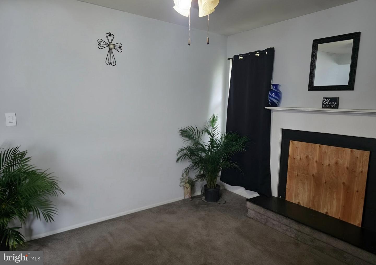 2 Brian Ct Property Photo 4