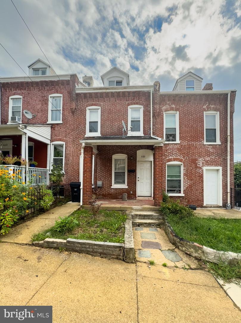 600 N Franklin St Property Photo 1