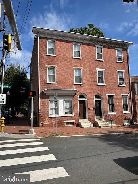 829 W 9th St Property Photo 1