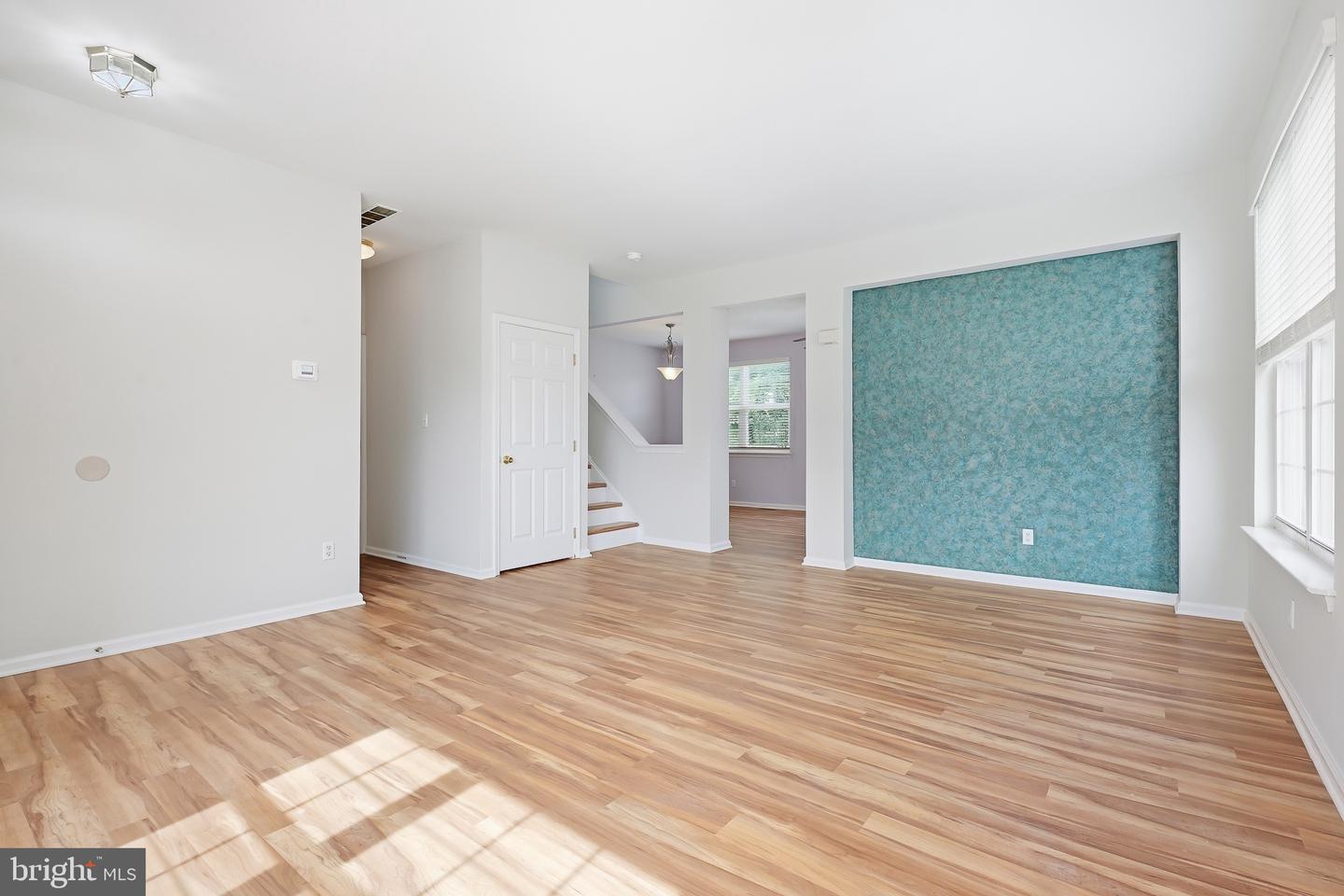 54 Maureen Way Property Photo 2