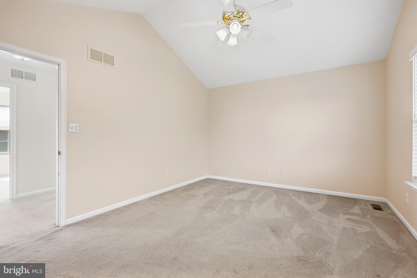 54 Maureen Way Property Photo 15