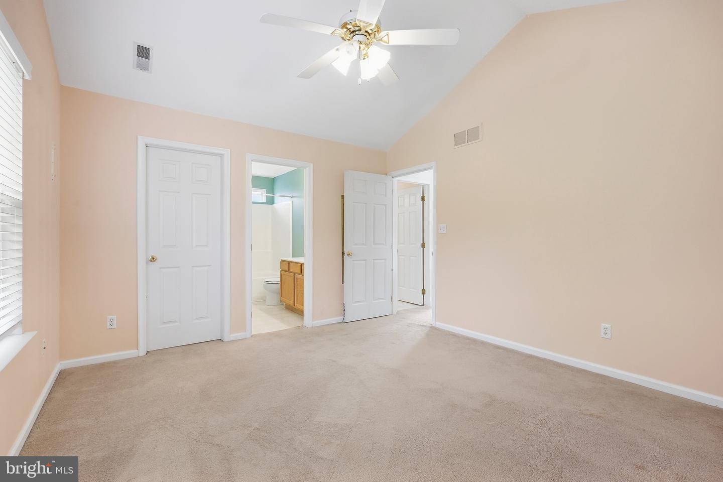 54 Maureen Way Property Photo 16