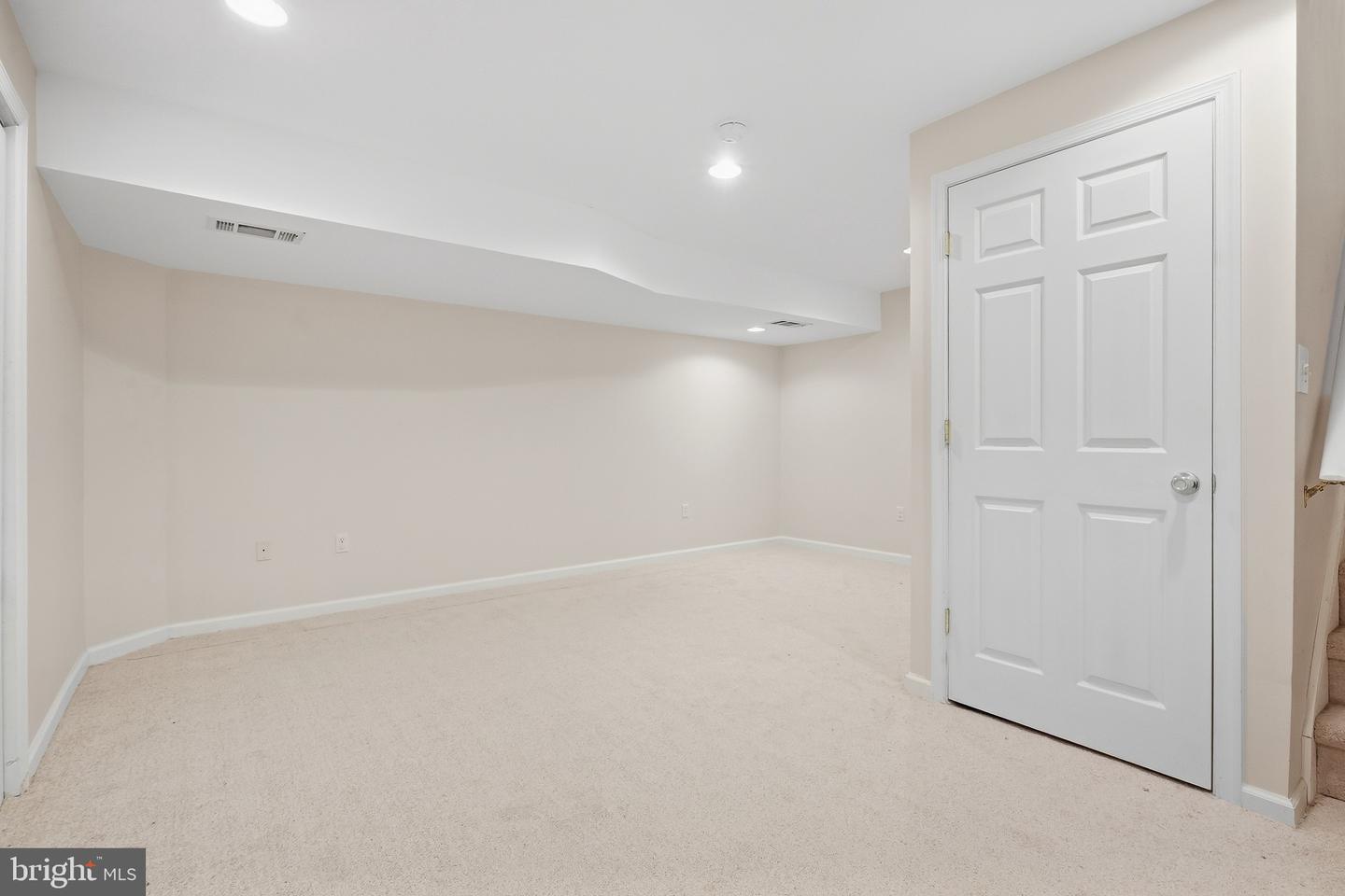 54 Maureen Way Property Photo 24