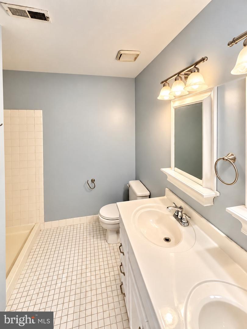 3121 Charing Xing #41 Property Photo 9