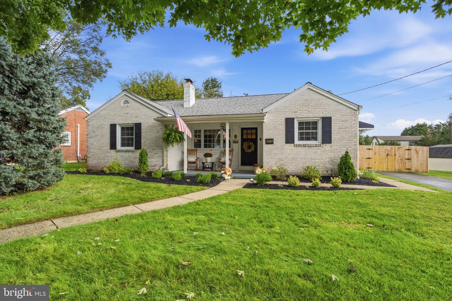 2409 TAPLEY LN Property Photo 1