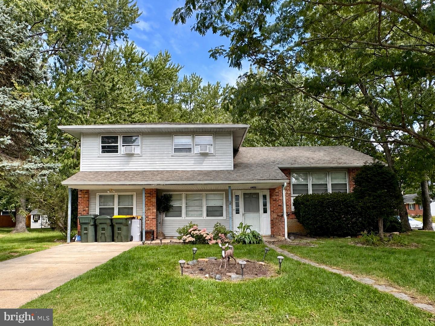820 LEEDS LN Property Photo 1
