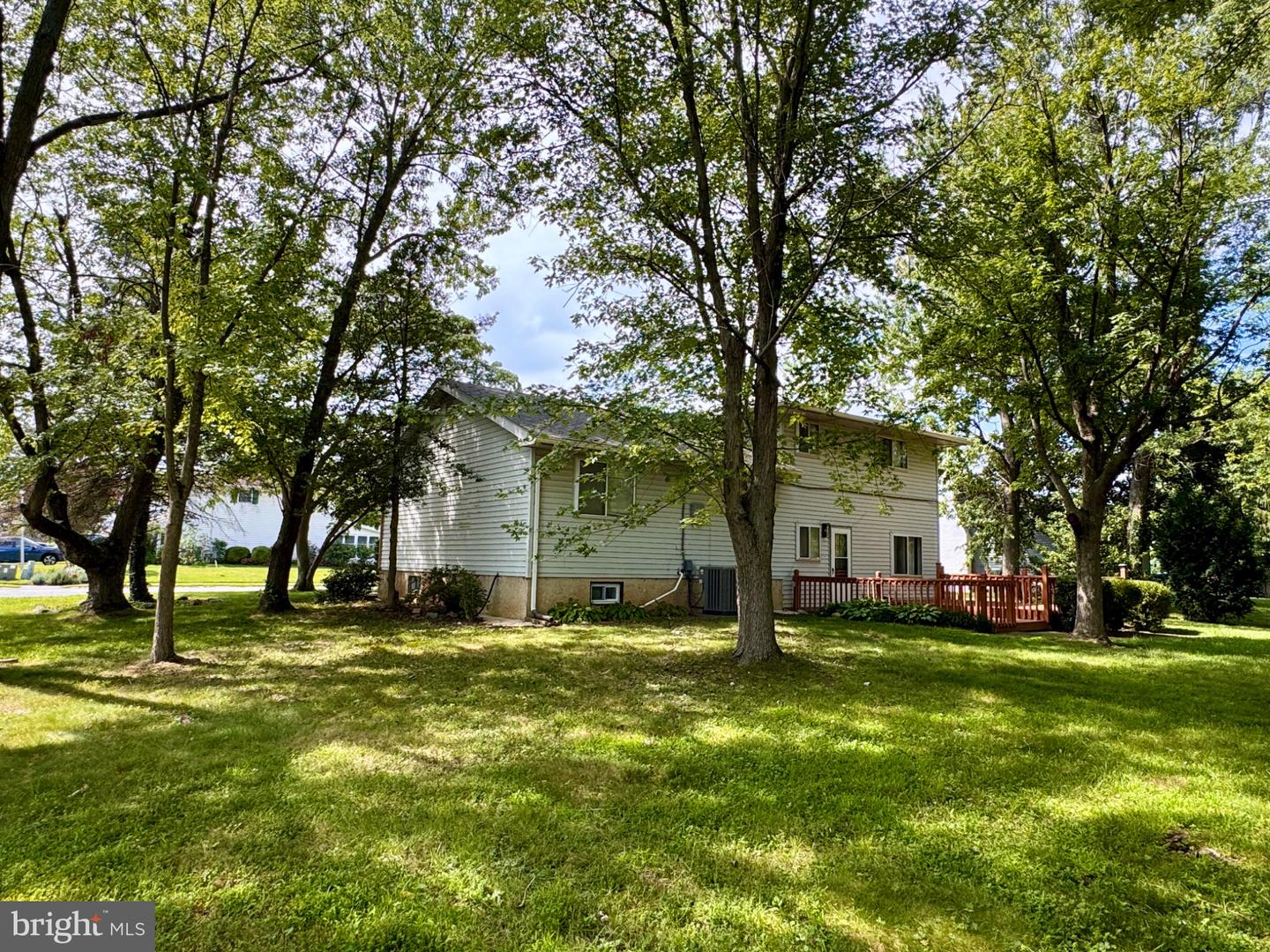 820 Leeds Ln Property Photo 3