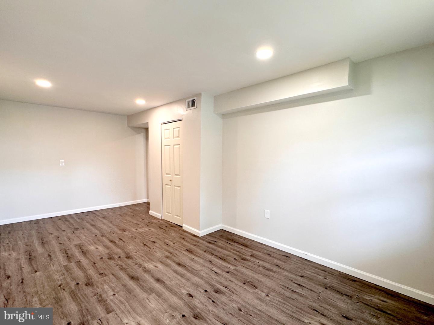 820 Leeds Ln Property Photo 15