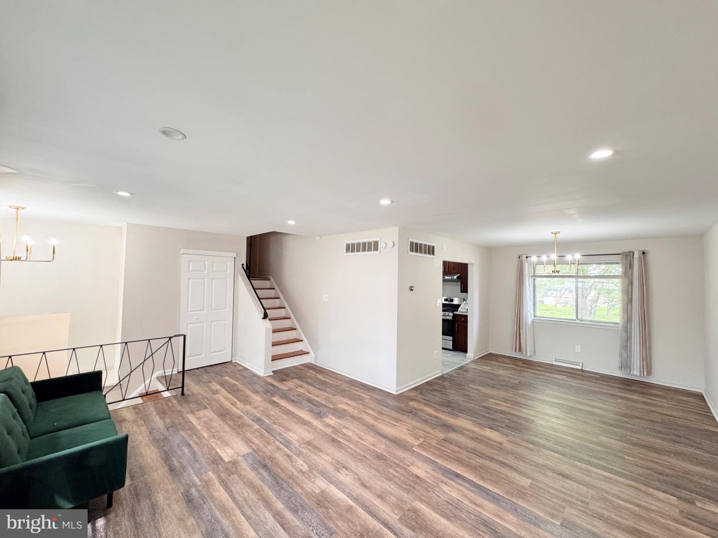 820 Leeds Ln Property Photo 26