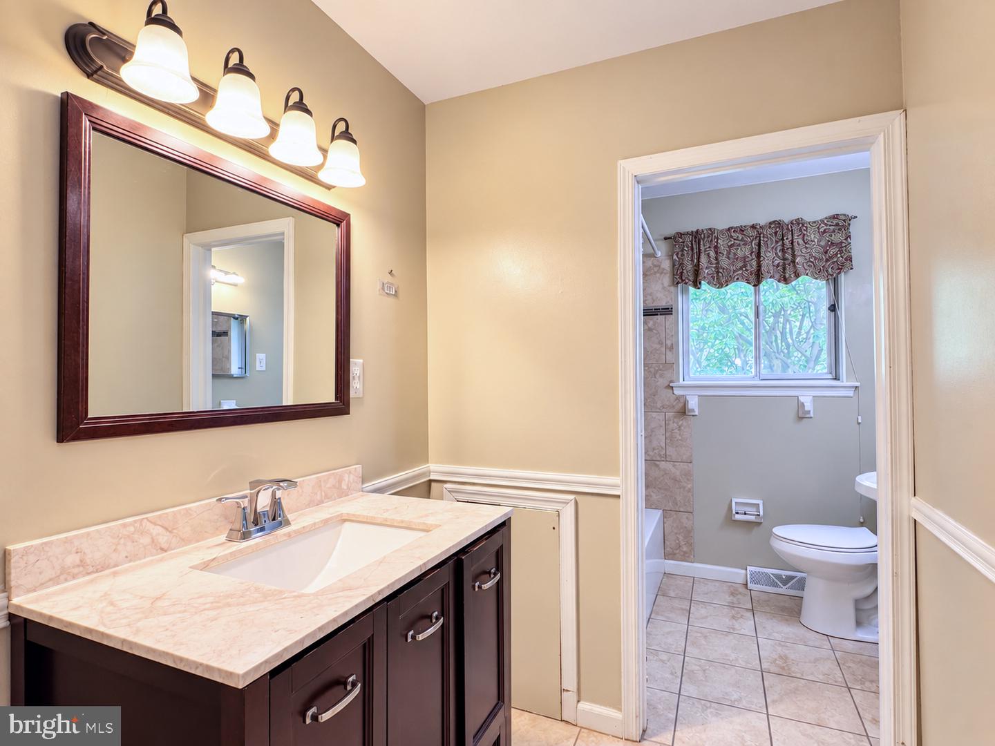 820 Leeds Ln Property Photo 29