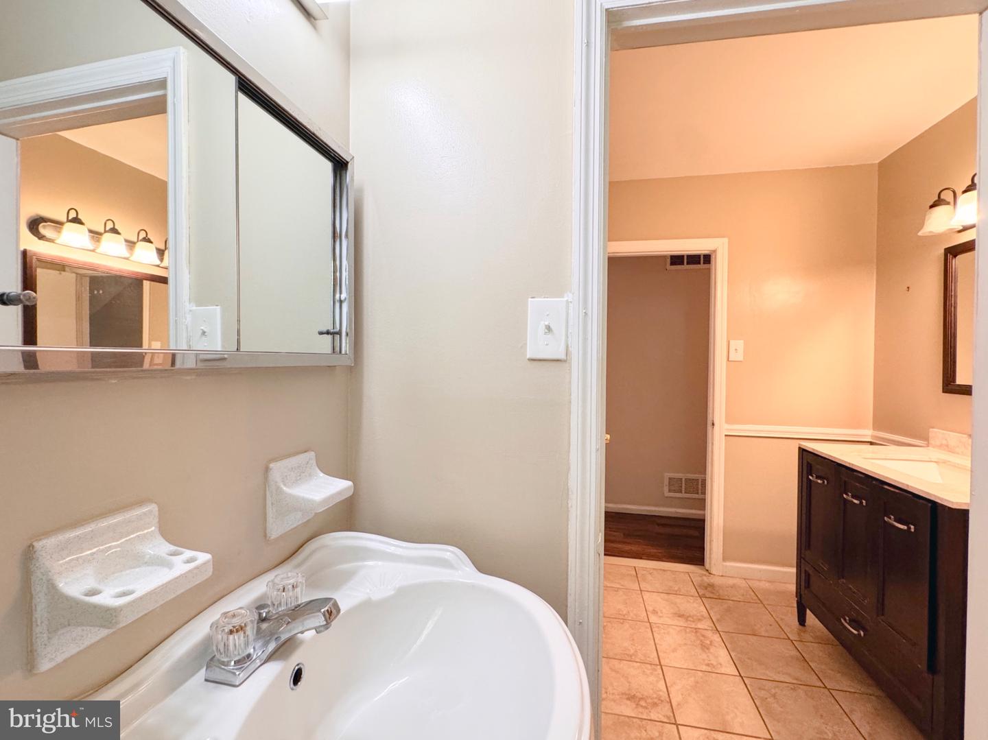 820 Leeds Ln Property Photo 32