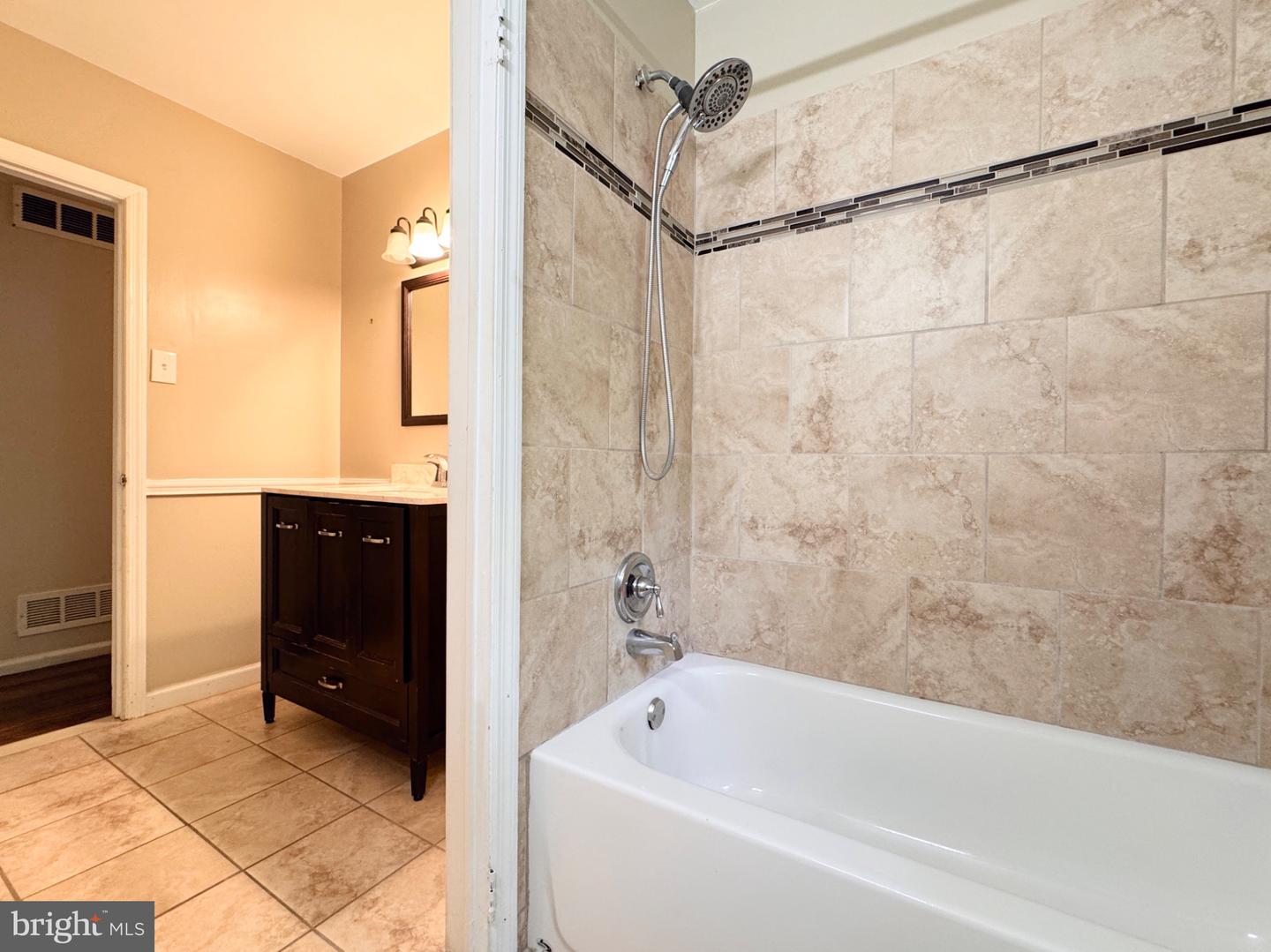 820 Leeds Ln Property Photo 33