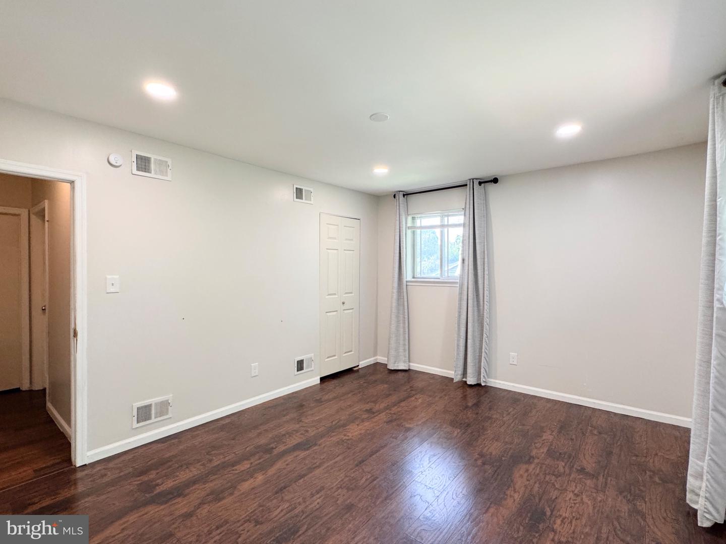 820 Leeds Ln Property Photo 35