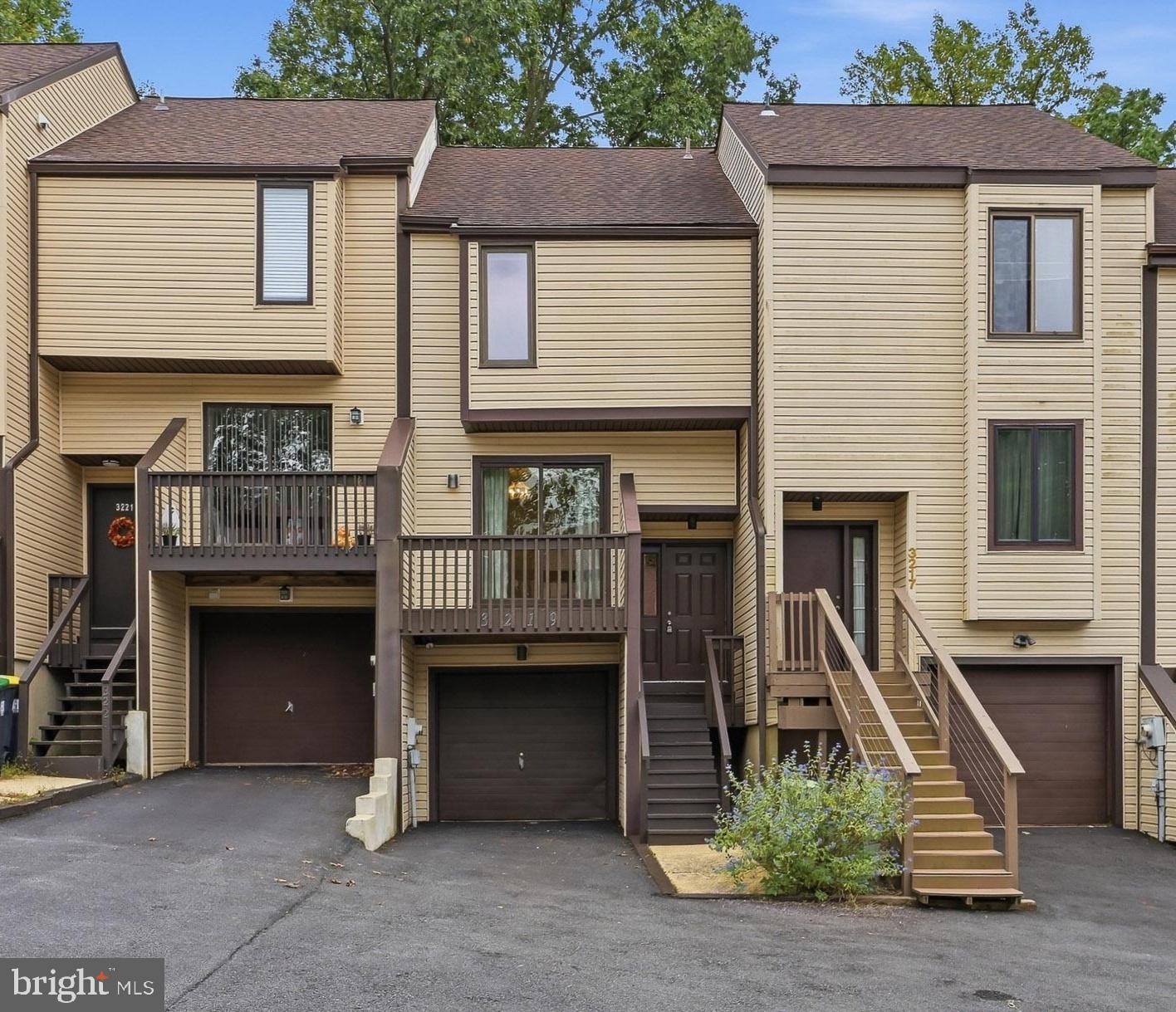 3219 Champions Dr Property Photo 1
