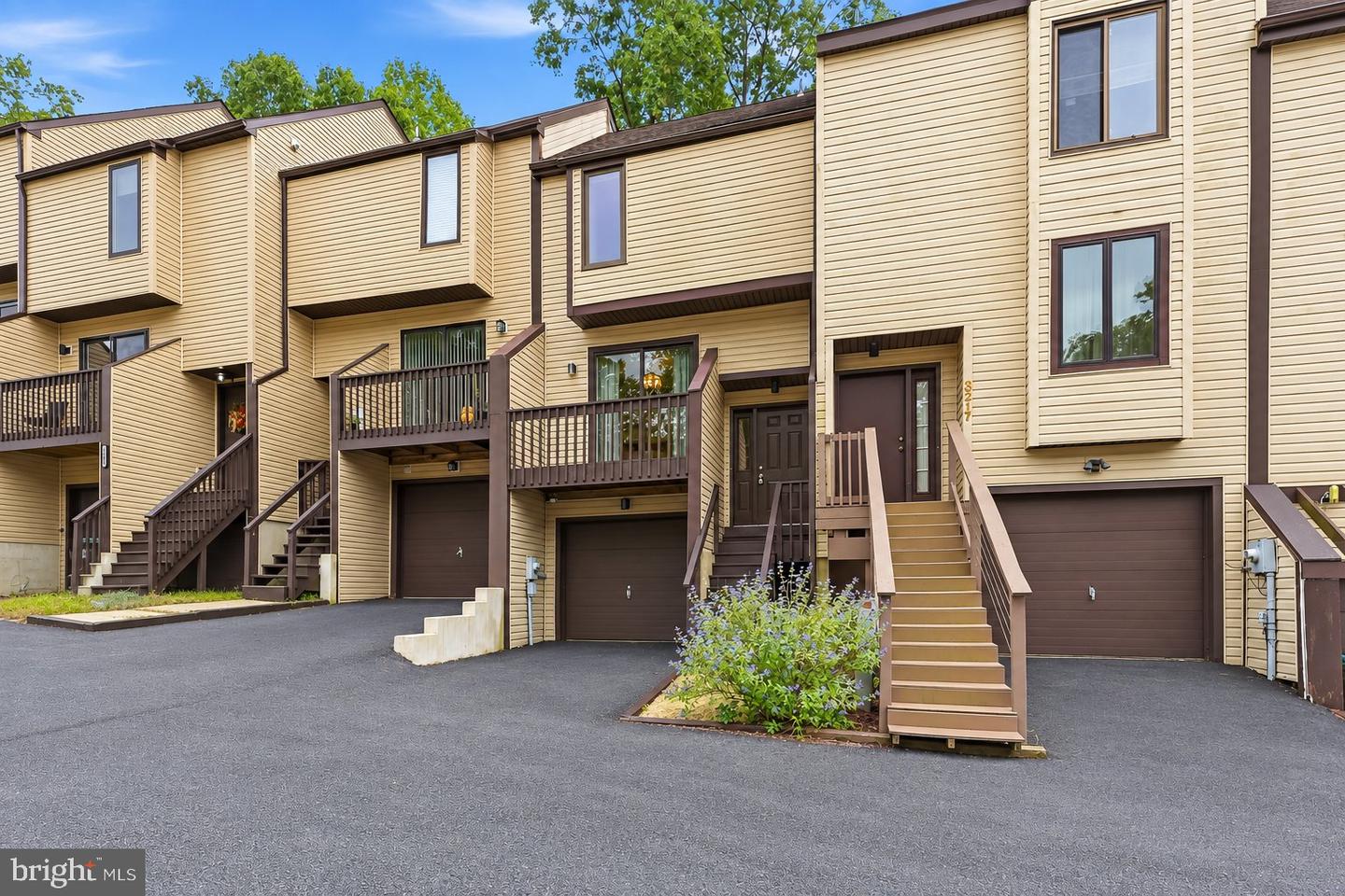 3219 Champions Dr Property Photo 2