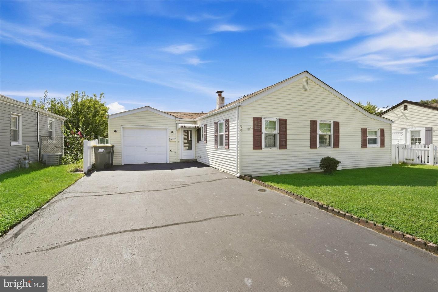 35 LYNBROOK RD Property Photo 1