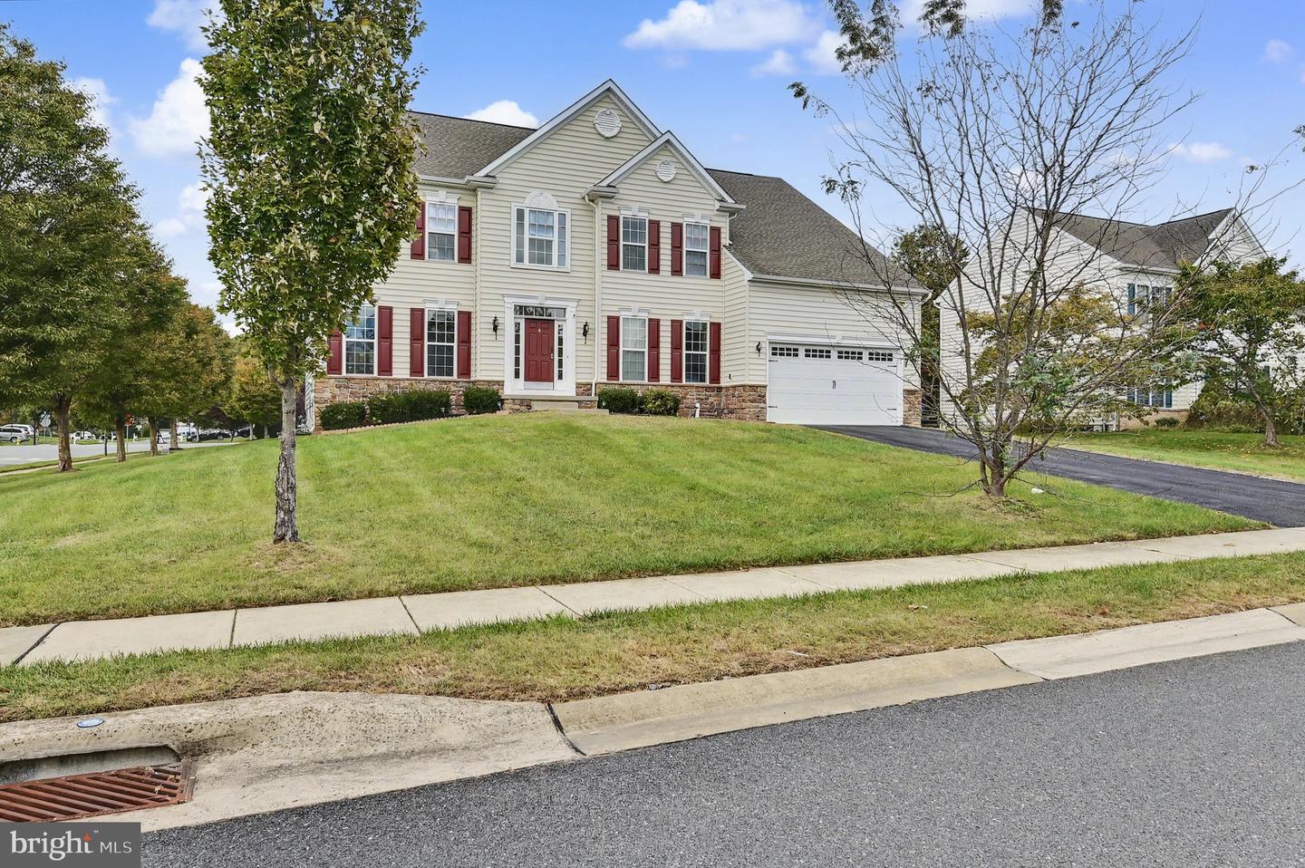 301 E Furrow Ln Property Photo 1