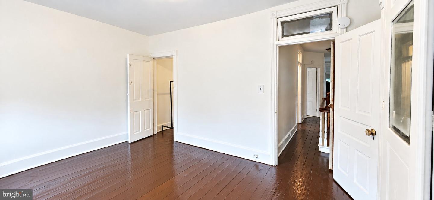 109 W 23rd St Property Photo 16
