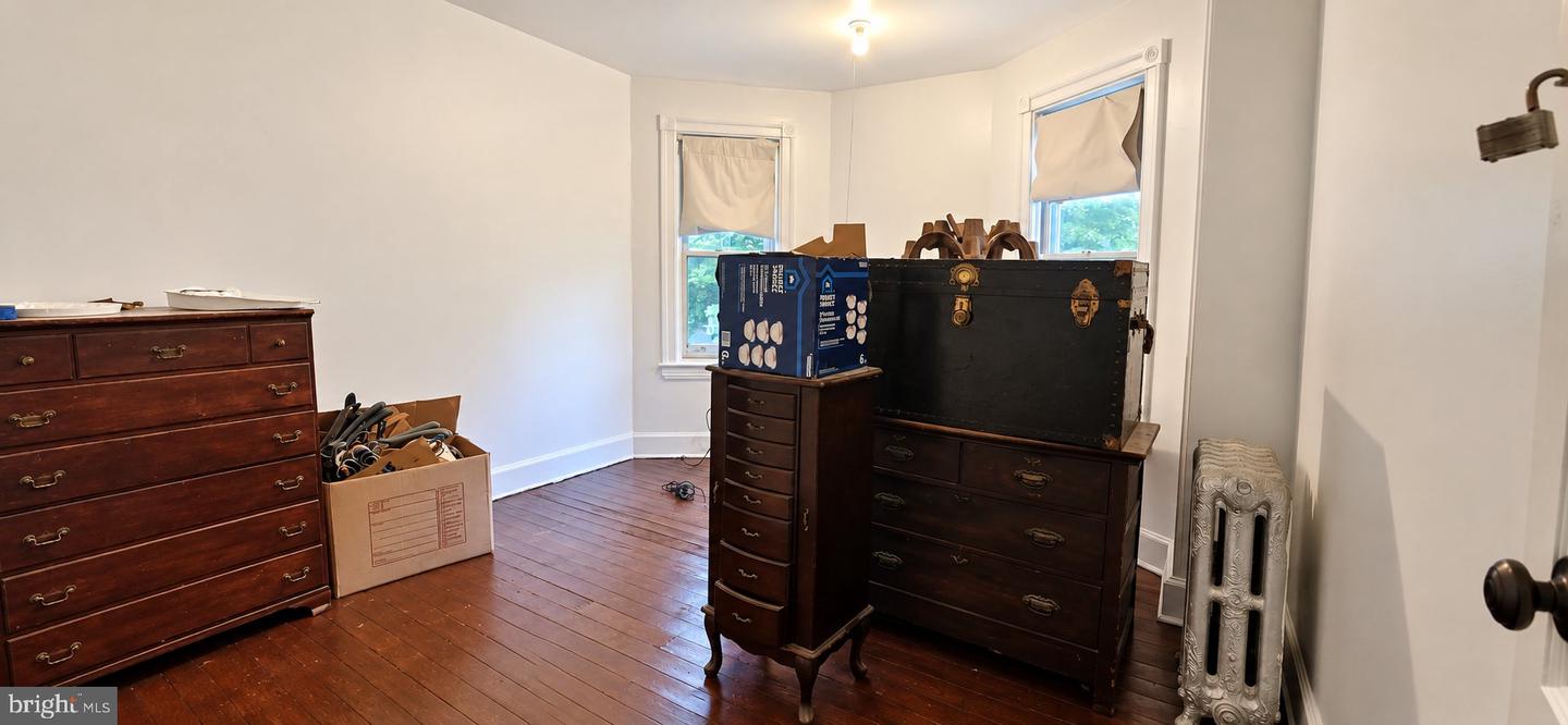 109 W 23rd St Property Photo 18