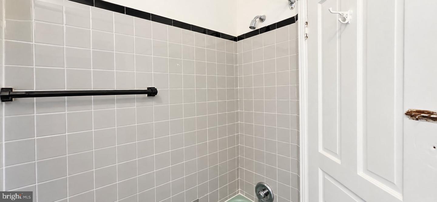 109 W 23rd St Property Photo 25
