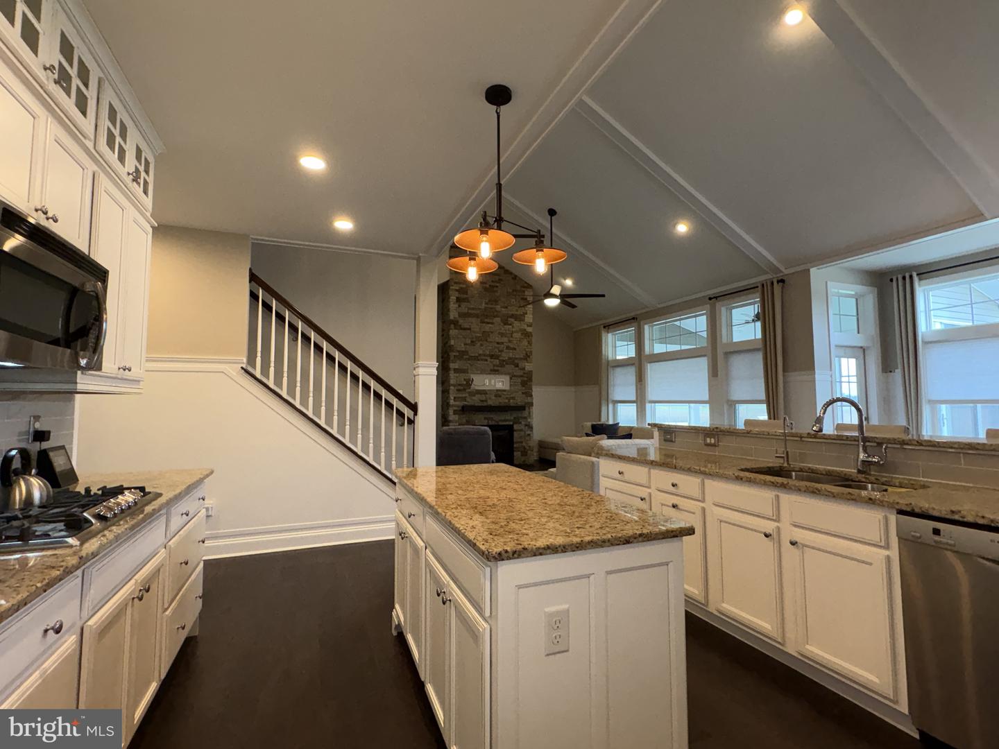 672 Spring Hollow Dr Property Photo 10